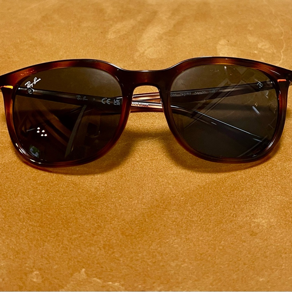 Ray-Ban Brown Wayfarer Sunglasses Classic Style